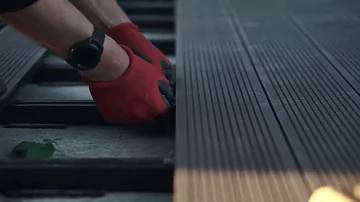 Мы подготовили для Вас видео с рекомендациями по монтажу террасной доски